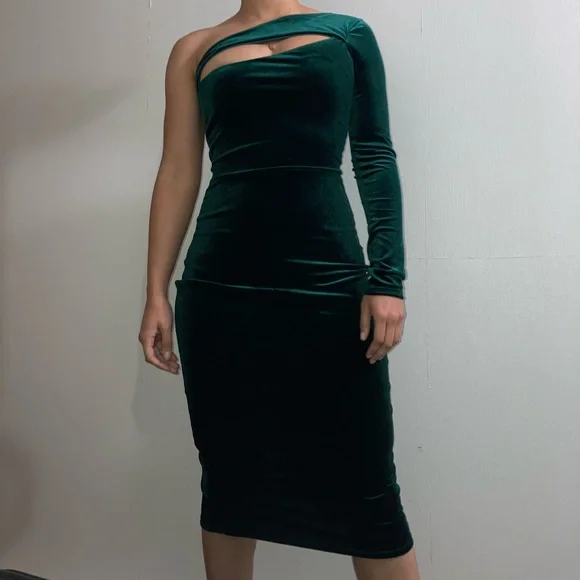 Windsor | Dresses | Velvet Green Midi Dress | Poshmark